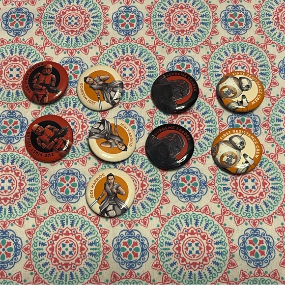 Other - ✨$3 ✨ 9 Star Wars Character Button Pins